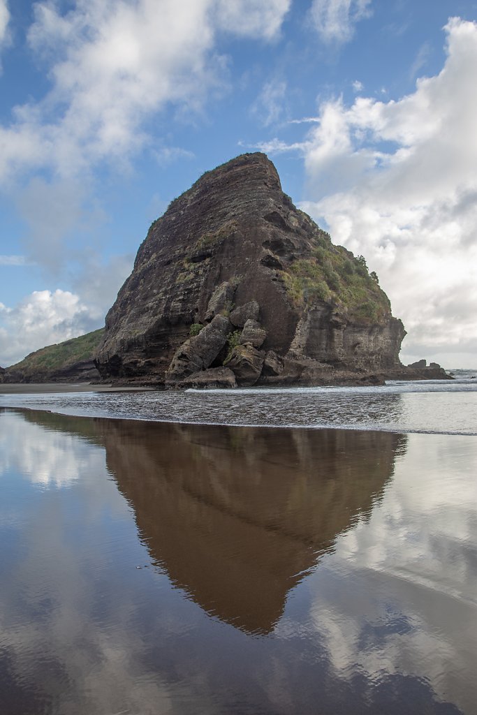 Piha-Beach-HDR-103-HDR.jpg